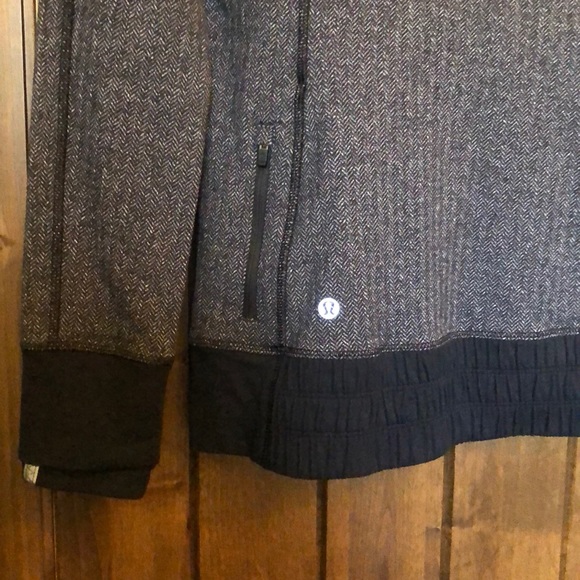 Lululemon - Picture 3 of 6